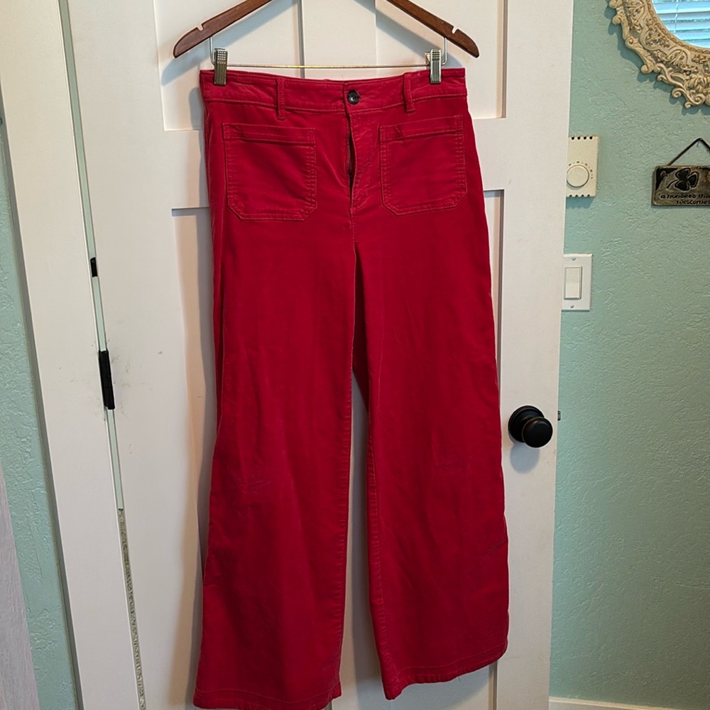 LOFT Palmer bright red cords sz 6. Patch pockets on front.